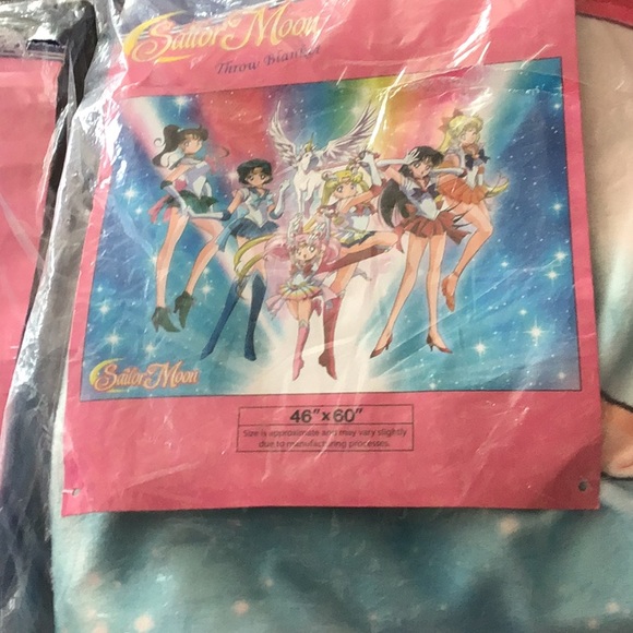 2 sailor moon throw blankets - Picture 3 of 4